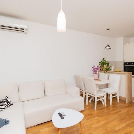 Lux City Apartment With Parking Podgorica Exterior photo