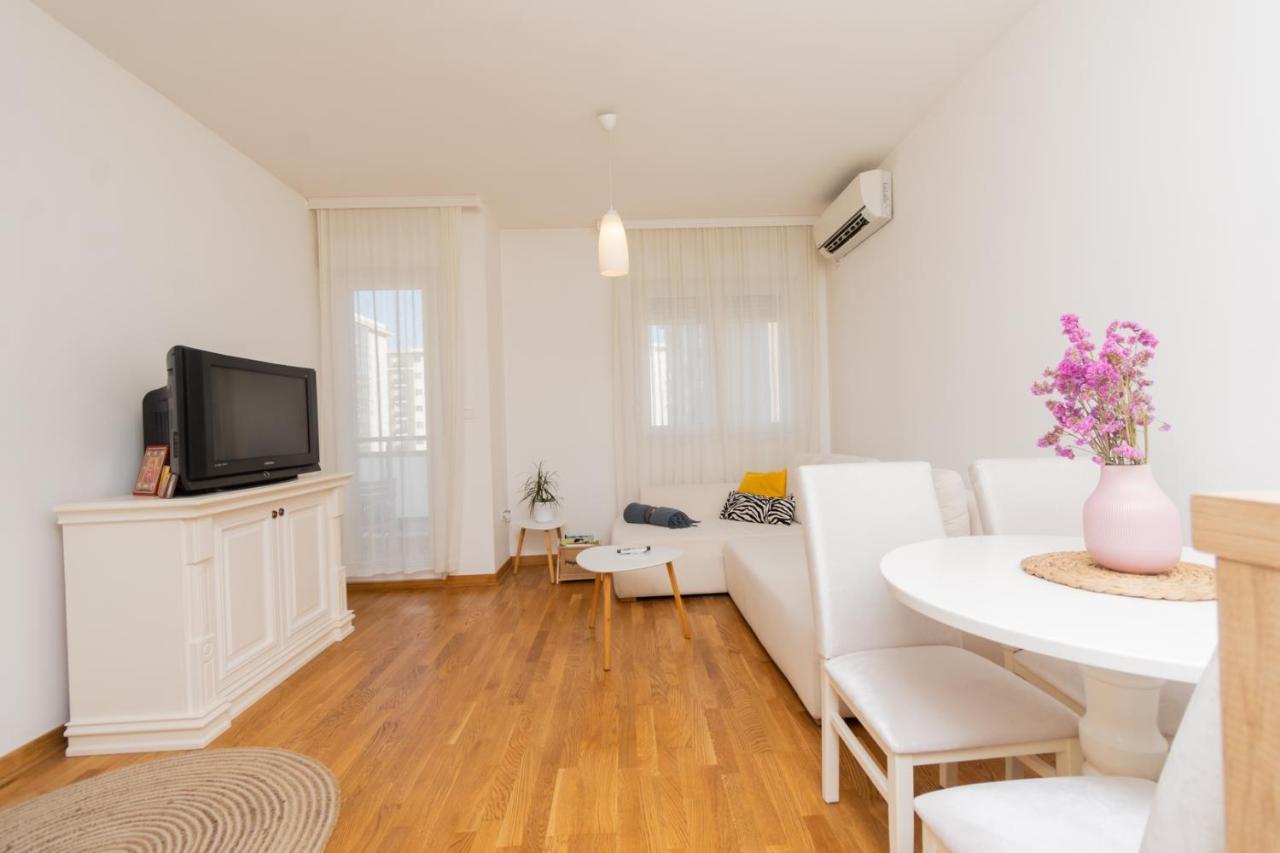 Lux City Apartment With Parking Podgorica Exterior photo