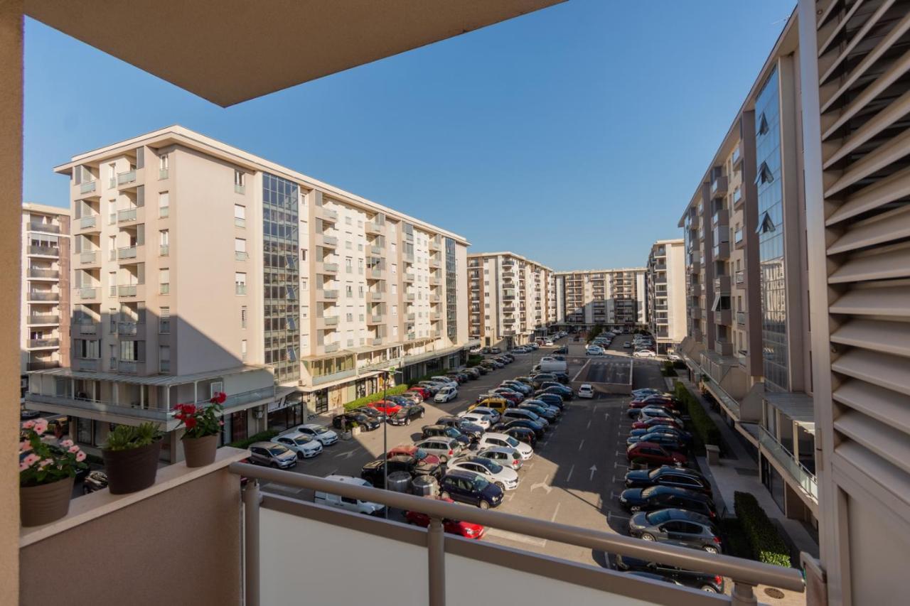 Lux City Apartment With Parking Podgorica Exterior photo